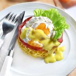 Egg Benedict Mie Real Meat Empal Goreng